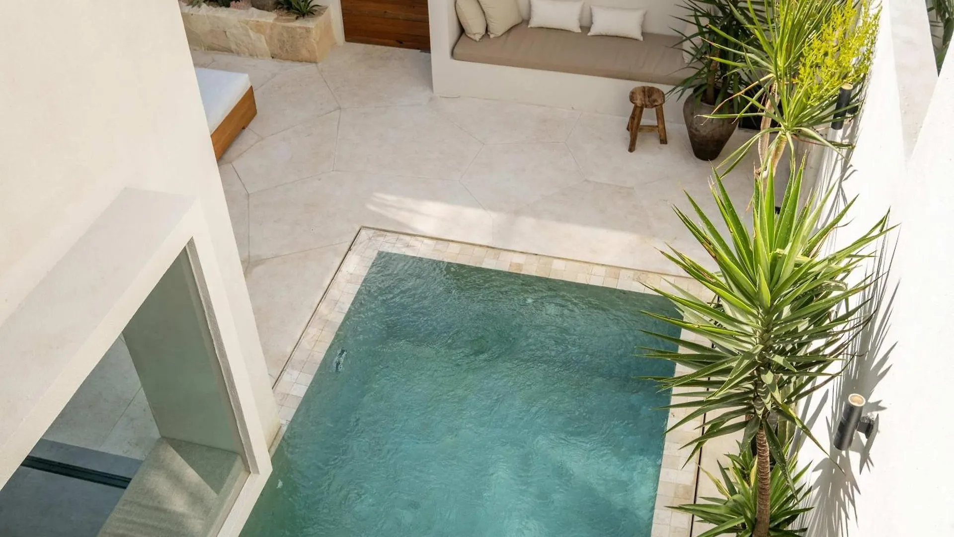 Modern Tropical Villa With Private Pool In Bingin Uluwatu